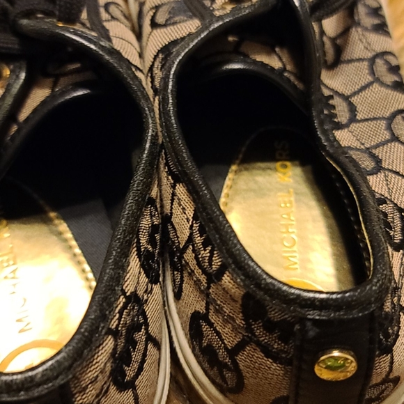 Sneakers - Picture 3 of 4